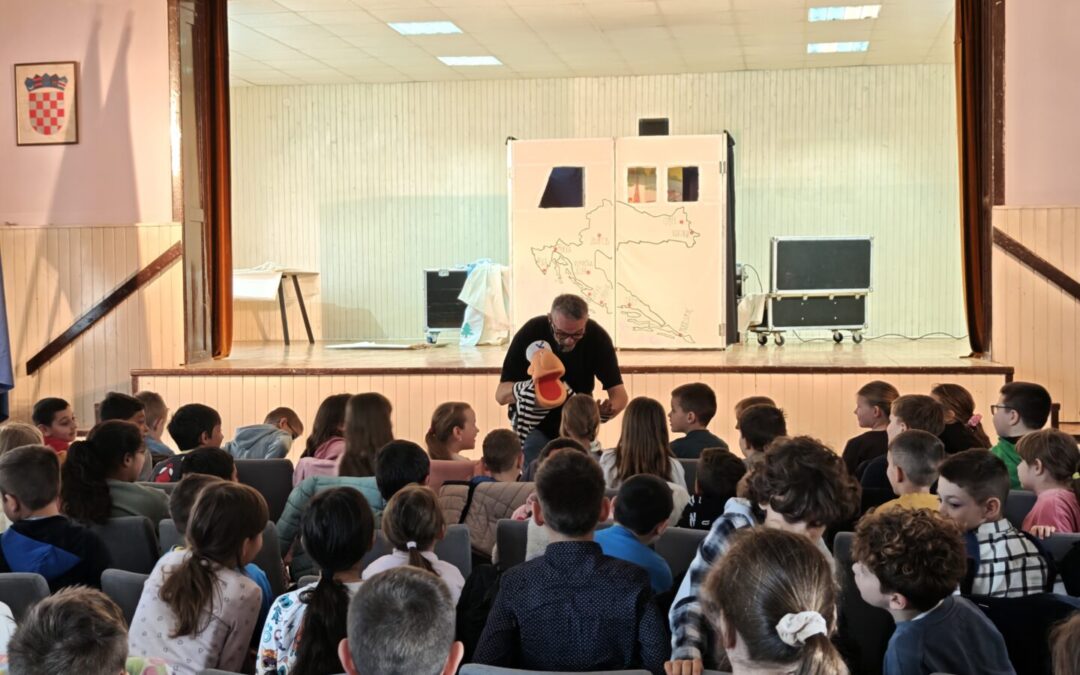 Predstava u Društvenom dom i posjet područnih odjela Velikoj Ludini